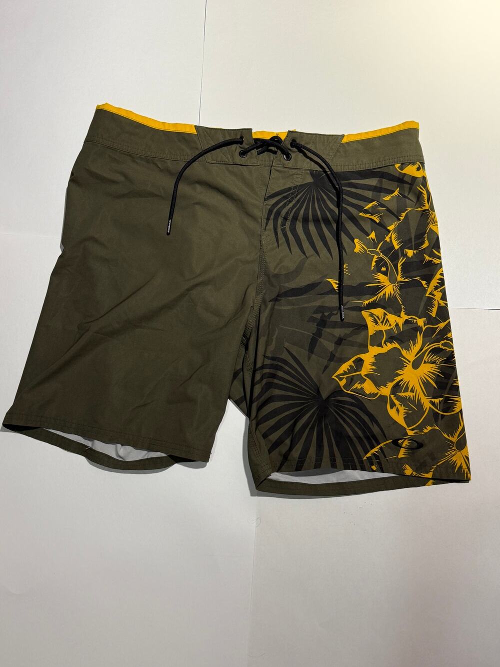 Vintage Oakley Mens Boardshorts Size 34 Olive Green Floral Palm Swim Trunks Surf